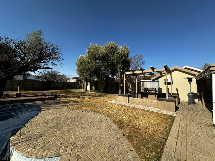 7 Bedroom Property for Sale in Brandwag Free State